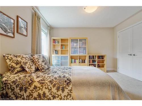 317 Great Lakes Boulevard, Oakville, ON - Indoor Photo Showing Bedroom