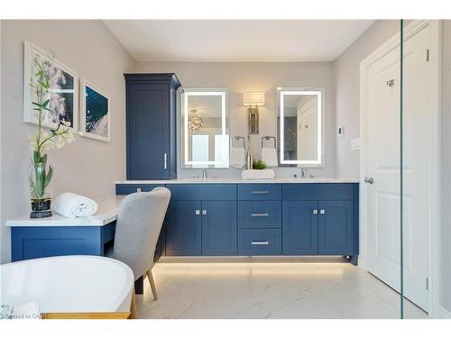 317 Great Lakes Boulevard, Oakville, ON - Indoor Photo Showing Bathroom