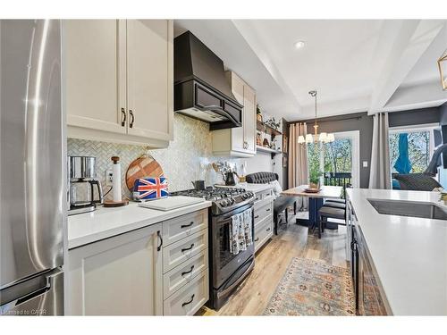 3969 Crown Street, Lincoln, ON - Indoor Photo Showing Kitchen With Upgraded Kitchen