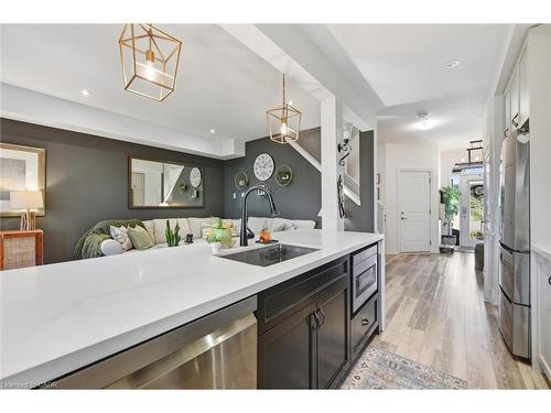 3969 Crown Street, Lincoln, ON - Indoor Photo Showing Kitchen