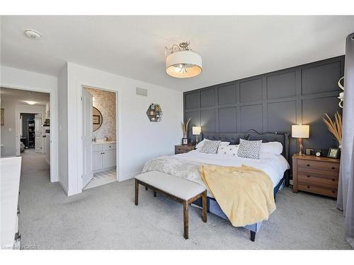 3969 Crown Street, Lincoln, ON - Indoor Photo Showing Bedroom