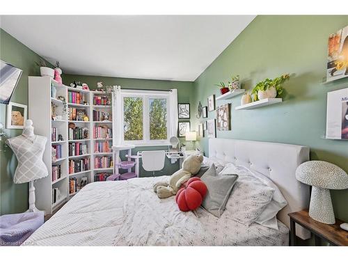3969 Crown Street, Lincoln, ON - Indoor Photo Showing Bedroom