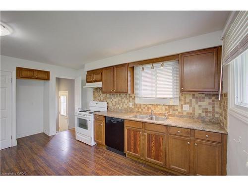 46 Elmwood Avenue, Cambridge, ON - Indoor Photo Showing Kitchen With Double Sink