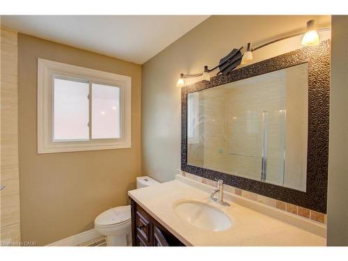 46 Elmwood Avenue, Cambridge, ON - Indoor Photo Showing Bathroom