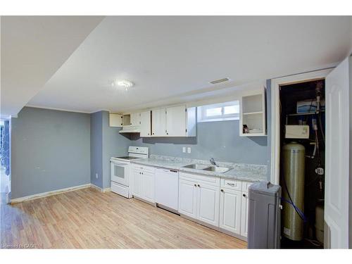 46 Elmwood Avenue, Cambridge, ON - Indoor Photo Showing Kitchen