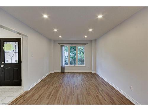 175 Rhodes Circle, Newmarket, ON - Indoor Photo Showing Other Room