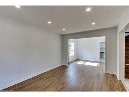 175 Rhodes Circle, Newmarket, ON - Indoor Photo Showing Other Room