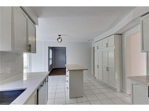 175 Rhodes Circle, Newmarket, ON - Indoor Photo Showing Kitchen