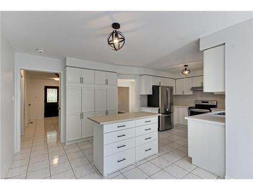 175 Rhodes Circle, Newmarket, ON - Indoor Photo Showing Kitchen
