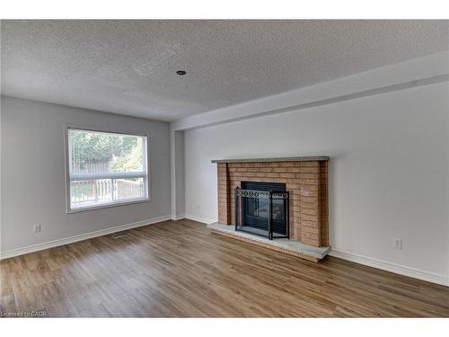 175 Rhodes Circle, Newmarket, ON - Indoor Photo Showing Living Room With Fireplace