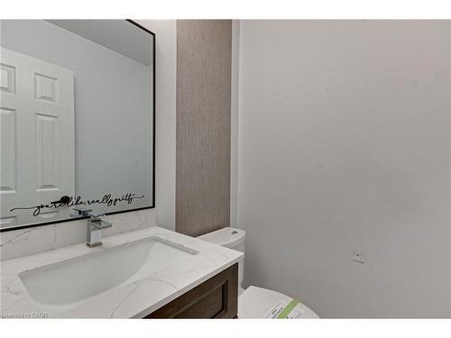 175 Rhodes Circle, Newmarket, ON - Indoor Photo Showing Bathroom
