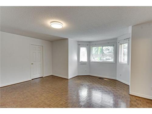 175 Rhodes Circle, Newmarket, ON - Indoor Photo Showing Other Room