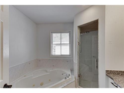 175 Rhodes Circle, Newmarket, ON - Indoor Photo Showing Bathroom