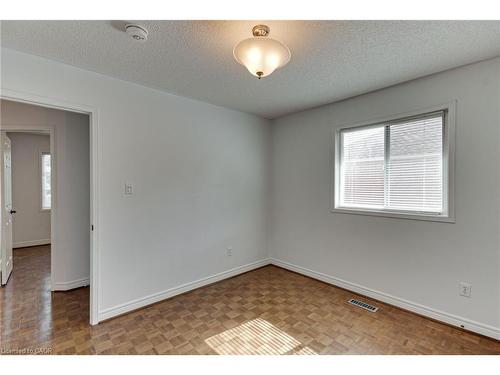 175 Rhodes Circle, Newmarket, ON - Indoor Photo Showing Other Room