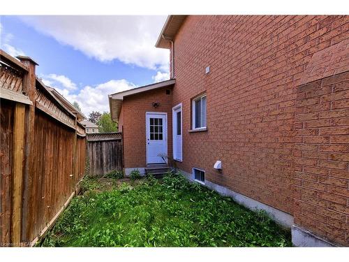 175 Rhodes Circle, Newmarket, ON - Outdoor With Exterior