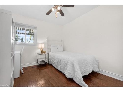 2610 Constable Road, Mississauga, ON - Indoor Photo Showing Bedroom