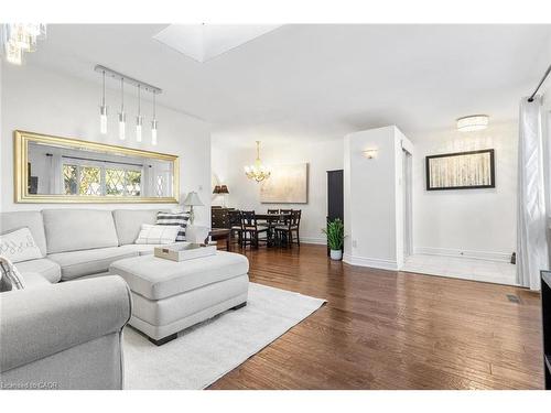 2610 Constable Road, Mississauga, ON - Indoor Photo Showing Living Room