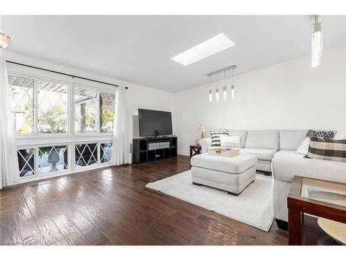 2610 Constable Road, Mississauga, ON - Indoor Photo Showing Living Room