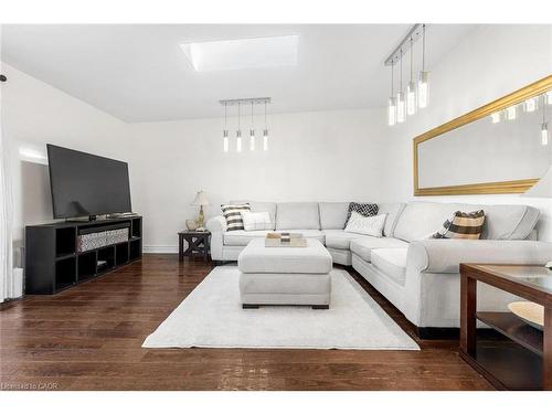 2610 Constable Road, Mississauga, ON - Indoor Photo Showing Living Room