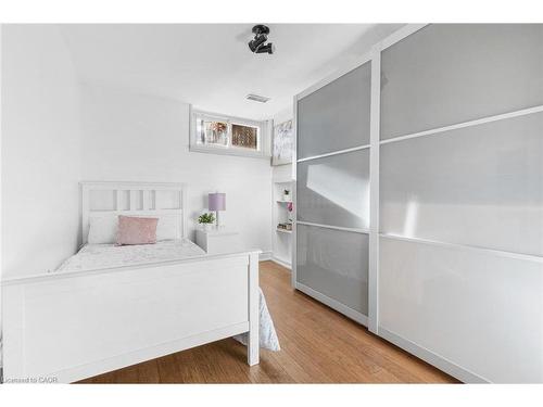 2610 Constable Road, Mississauga, ON - Indoor Photo Showing Bedroom