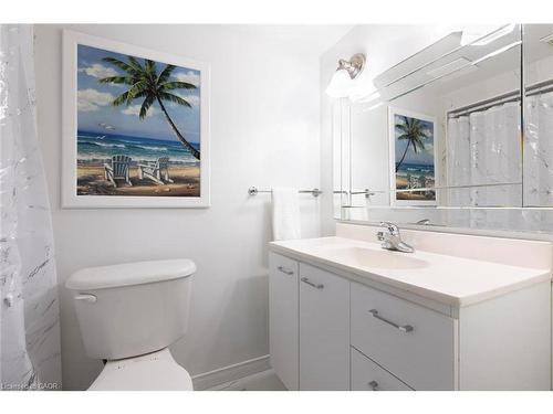 2610 Constable Road, Mississauga, ON - Indoor Photo Showing Bathroom