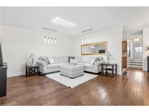 2610 Constable Road, Mississauga, ON - Indoor Photo Showing Living Room