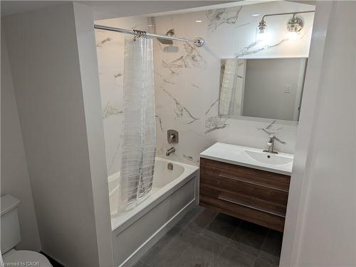 Lower-26 Springbank Crescent, Kitchener, ON - Indoor Photo Showing Bathroom