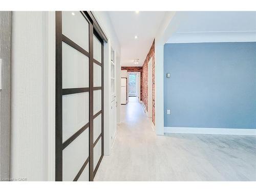 156 Park Row S, Hamilton, ON - Indoor Photo Showing Other Room