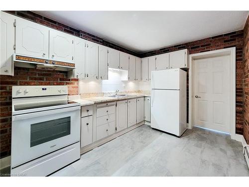 156 Park Row S, Hamilton, ON - Indoor Photo Showing Kitchen