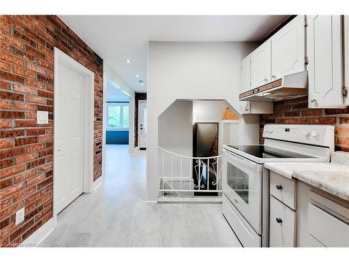 156 Park Row S, Hamilton, ON - Indoor Photo Showing Kitchen