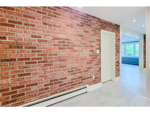 156 Park Row S, Hamilton, ON - Indoor Photo Showing Other Room