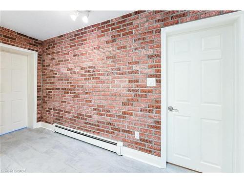 156 Park Row S, Hamilton, ON - Indoor Photo Showing Other Room