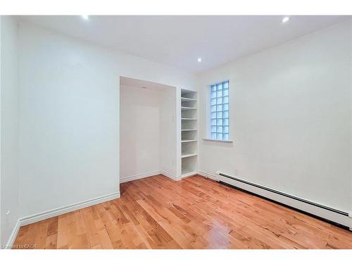 156 Park Row S, Hamilton, ON - Indoor Photo Showing Other Room