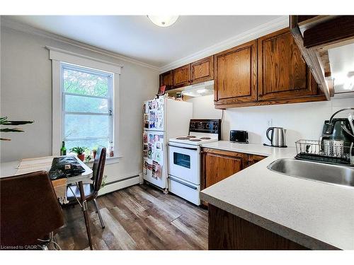 156 Park Row S, Hamilton, ON - Indoor Photo Showing Kitchen