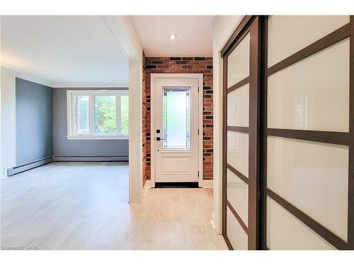 156 Park Row S, Hamilton, ON - Indoor Photo Showing Other Room