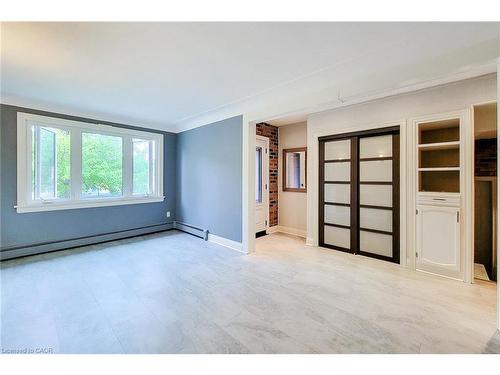 156 Park Row S, Hamilton, ON - Indoor Photo Showing Other Room