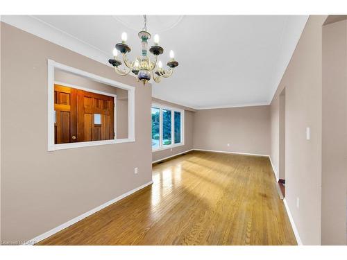 112 Purdy Crescent, Hamilton, ON - Indoor Photo Showing Other Room