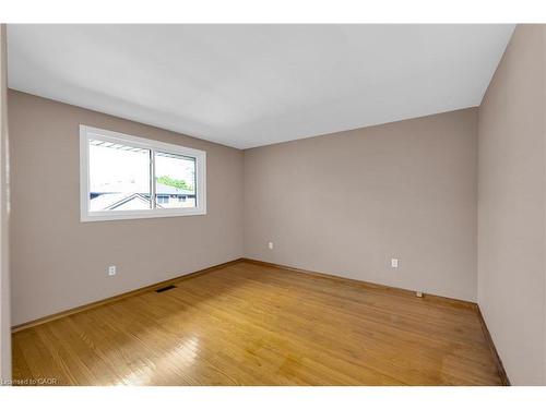 112 Purdy Crescent, Hamilton, ON - Indoor Photo Showing Other Room