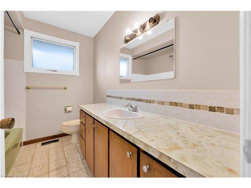 112 Purdy Crescent, Hamilton, ON - Indoor Photo Showing Bathroom
