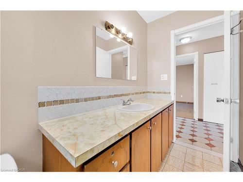 112 Purdy Crescent, Hamilton, ON - Indoor Photo Showing Bathroom