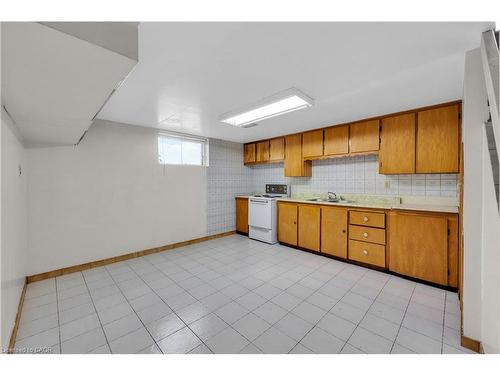 112 Purdy Crescent, Hamilton, ON - Indoor Photo Showing Other Room