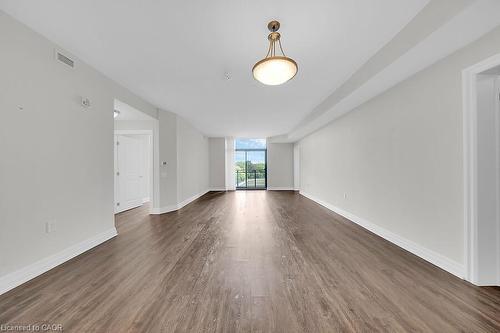 418-3290 New Street, Burlington, ON - Indoor Photo Showing Other Room