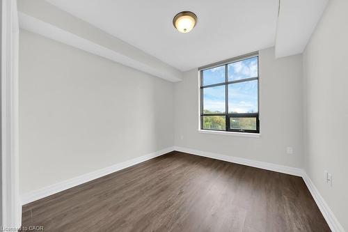 418-3290 New Street, Burlington, ON - Indoor Photo Showing Other Room