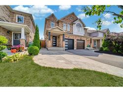 562 Orange Walk Crescent  Mississauga, ON L5R 0A3