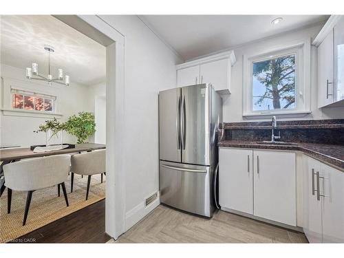 405 Wellington Street N, Kitchener, ON - Indoor Photo Showing Kitchen