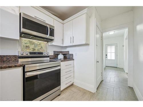 405 Wellington Street N, Kitchener, ON - Indoor Photo Showing Kitchen