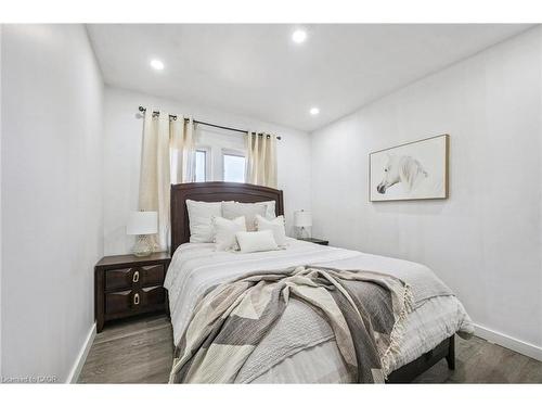 405 Wellington Street N, Kitchener, ON - Indoor Photo Showing Bedroom