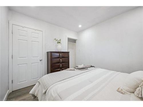 405 Wellington Street N, Kitchener, ON - Indoor Photo Showing Bedroom
