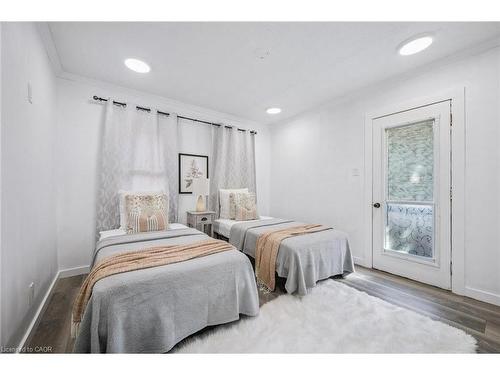 405 Wellington Street N, Kitchener, ON - Indoor Photo Showing Bedroom