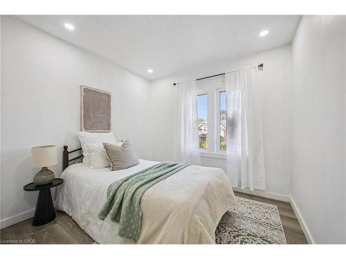 405 Wellington Street N, Kitchener, ON - Indoor Photo Showing Bedroom